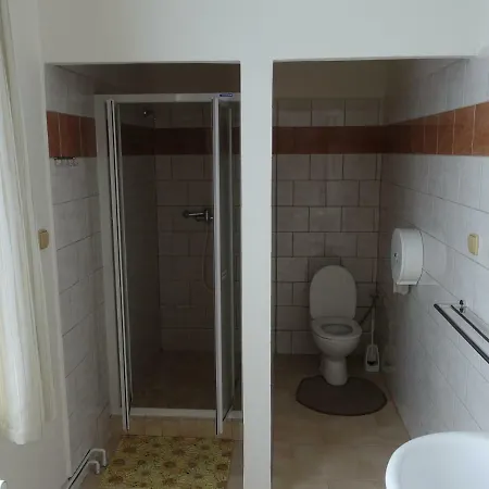 Staric בית הארחה 3*