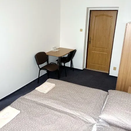 Staric בית הארחה 3*