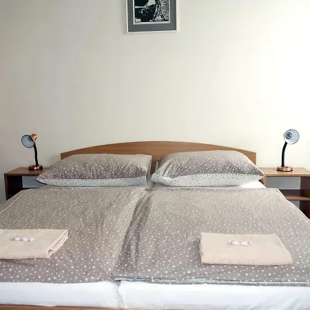 Staric בית הארחה 3*